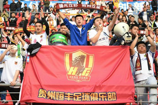 在论坛上，吴京、杨庆、路阳、陈思诚、宋阳五位青年导演展开对谈